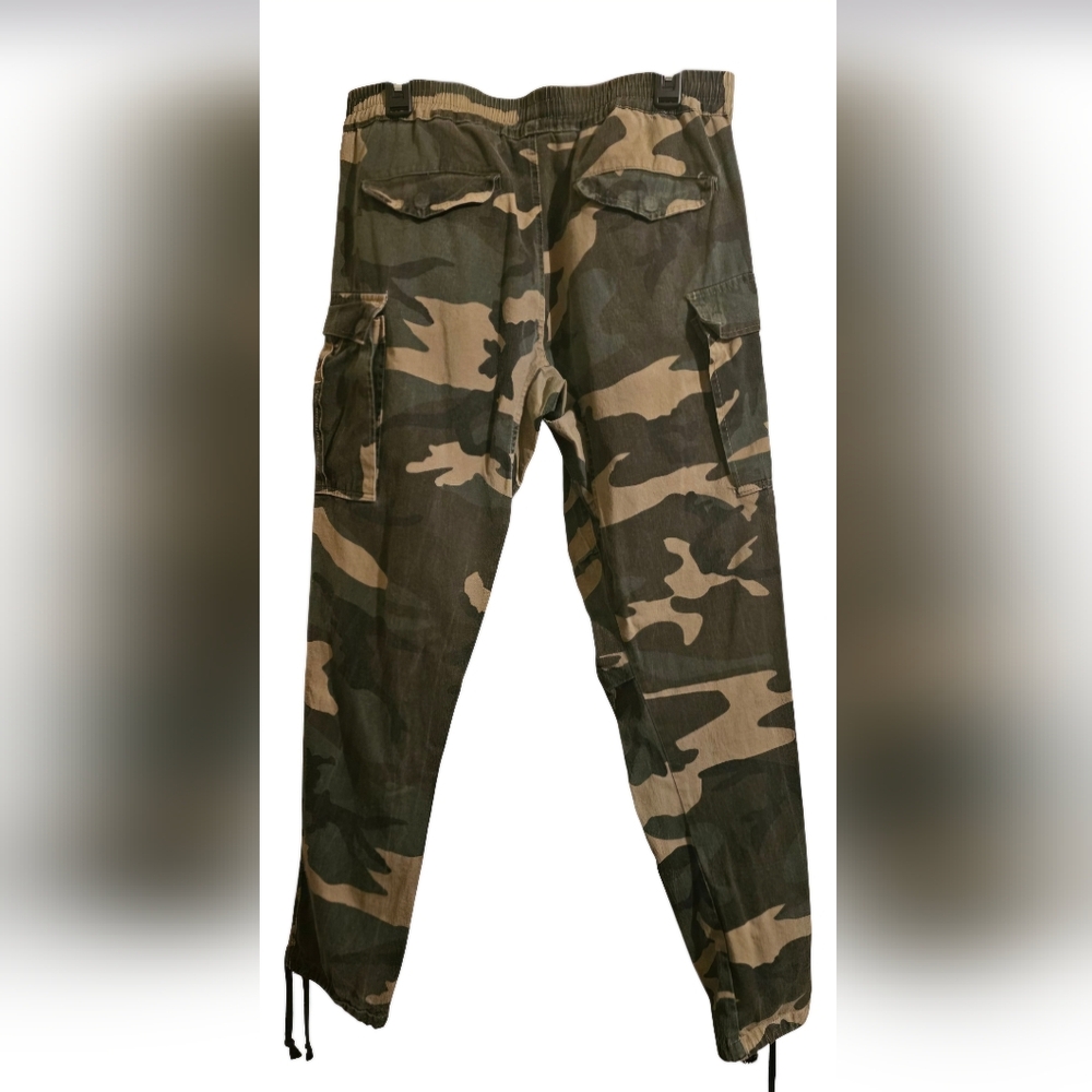 Men Green,Black, Brown, and Tan Cargo Pants with Camouflage Pattern XL